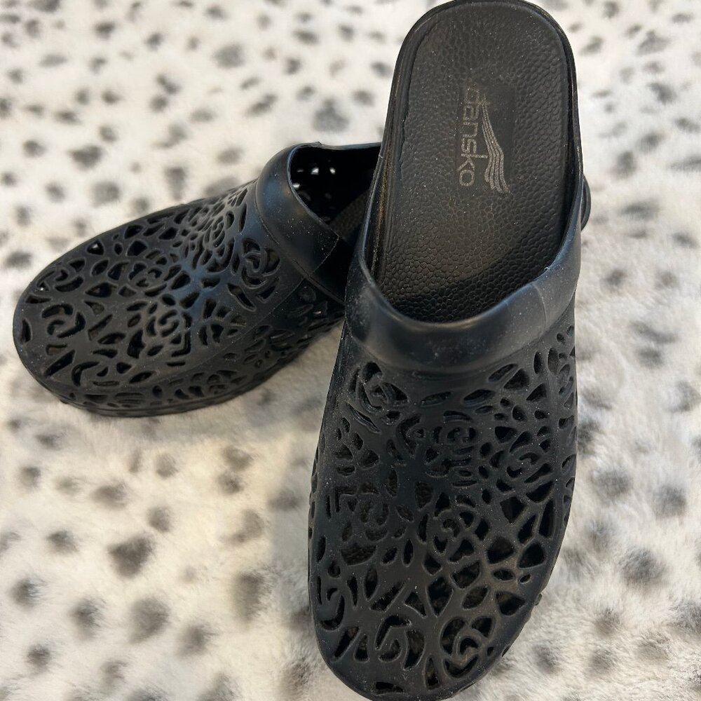 DANSKO, BLACK MULE SLIP ON SHOES, GREAT CONDITION, LIKE NEW SIZE 7